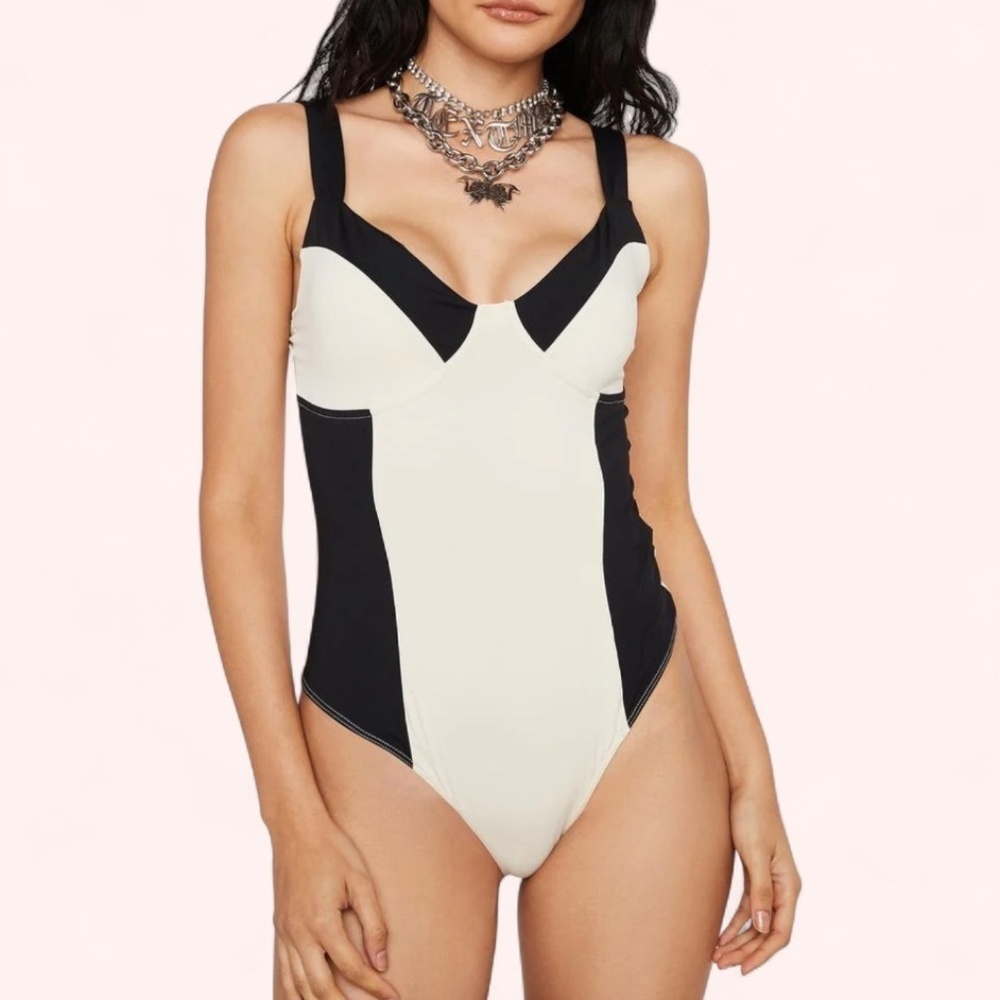 Le Lis NWOT Black Ivory Colorblock Sweetheart Neck Bodysuit Size M